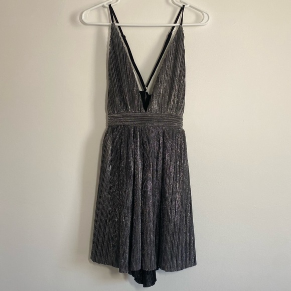 Luxxel Mini Deep V-neck Metallic Party Cocktail Dress Size Large - Picture 4 of 12